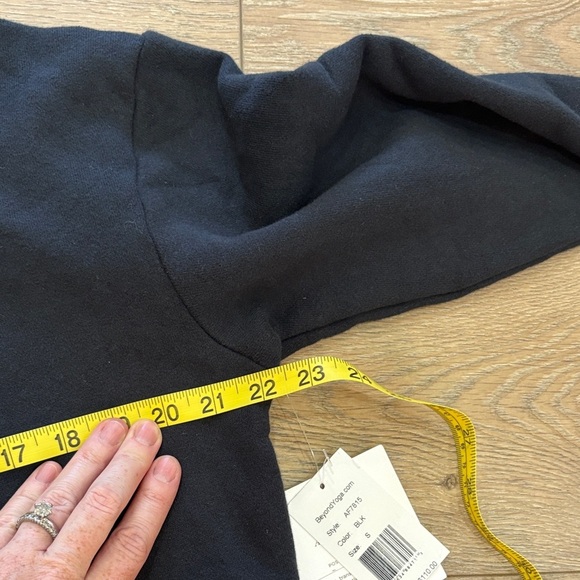 Beyond Yoga Men's Black Zip-Up Sweater - Picture 7 of 8